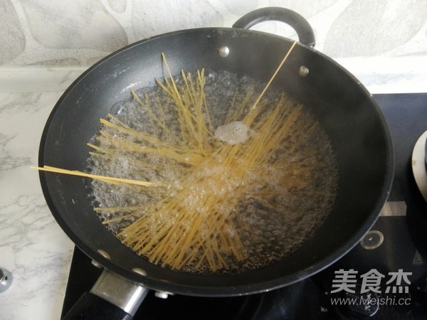 Pasta with Garlic and Black Pepper recipe