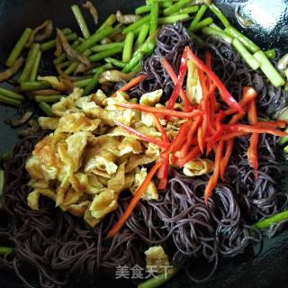 Stir-fried Black Rice Noodles with Garlic Moss recipe