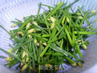 Stir-fried Chives with Fragrant Dried recipe