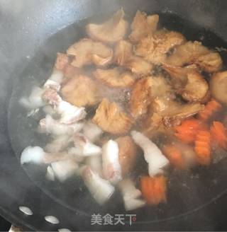 Stewed Pork Belly with Hericium recipe