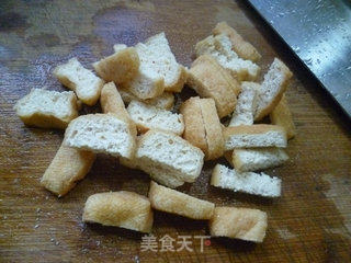 Stir-fried Tofu with Leek Sprouts and Green Pepper recipe