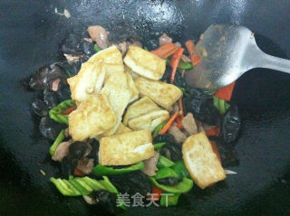 Tofu with Fungus and Chili recipe