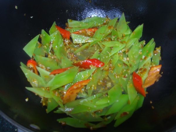 Stir-fried Beef with Pickled Peppers and Lettuce recipe