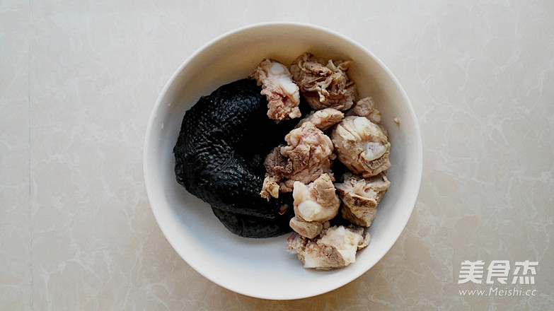 Dendrobium Matsutake Black Chicken Soup-nourishing But Not Dry Health Soup recipe