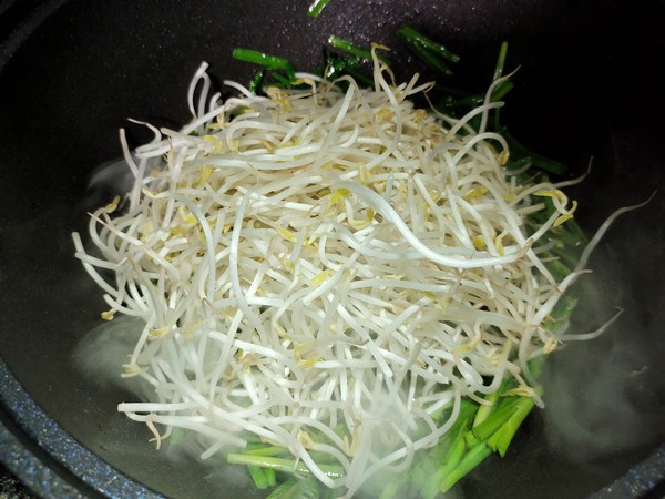 Stir-fried Bean Sprouts with Leek recipe