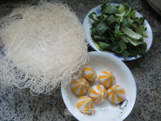 Fish Roe Wrapped Rice Noodles with Vegetables recipe