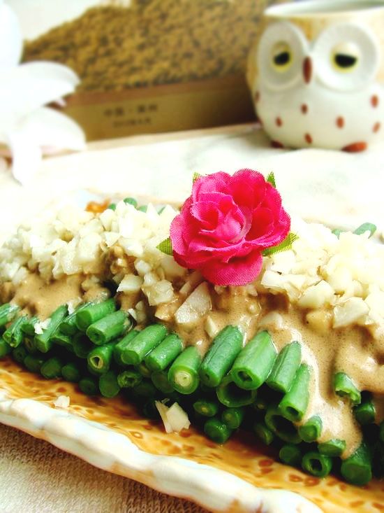 Garlic Beans with Sesame Sauce recipe