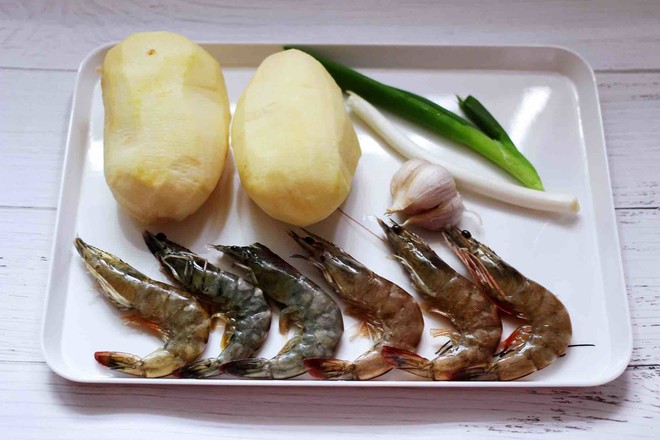 Fried Sea Prawns with Potato Chips recipe