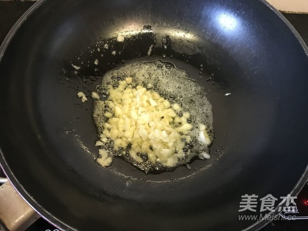 Steamed Enoki Mushrooms with Garlic recipe