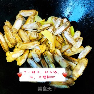 Sauce Fried Razor Clams recipe