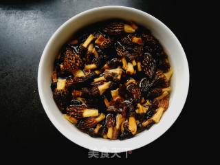 #团圆饭# Fried Baby Dishes with Morel Mushrooms recipe