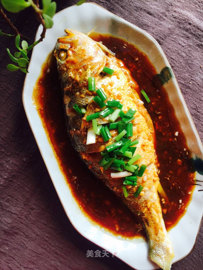 Steamed Large Yellow Croaker with Garlic recipe