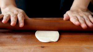 Start Making Egg Yolk Crisps from Fried Red Bean Paste (video) recipe