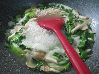 Soba Noodles with Mushroom and Green Vegetables recipe