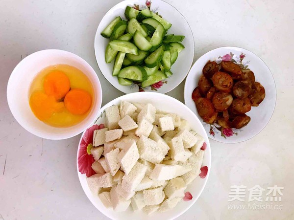 Sausage and Melon Slices Fried Golden Buns recipe