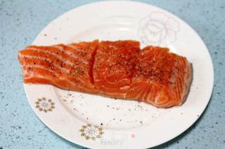 [fried Salmon with Sauce and Vegetables] recipe