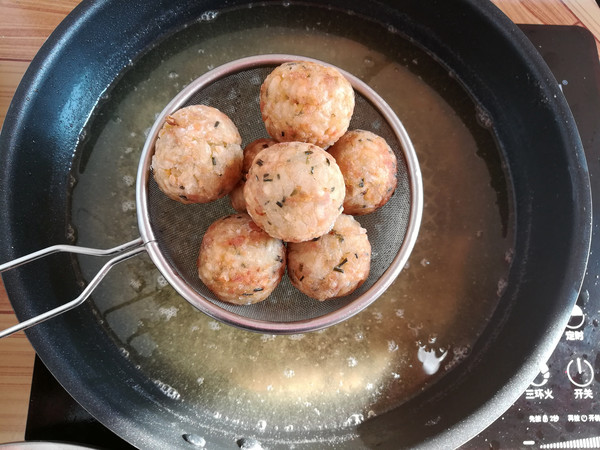 Deep-fried Glutinous Rice Meatballs recipe