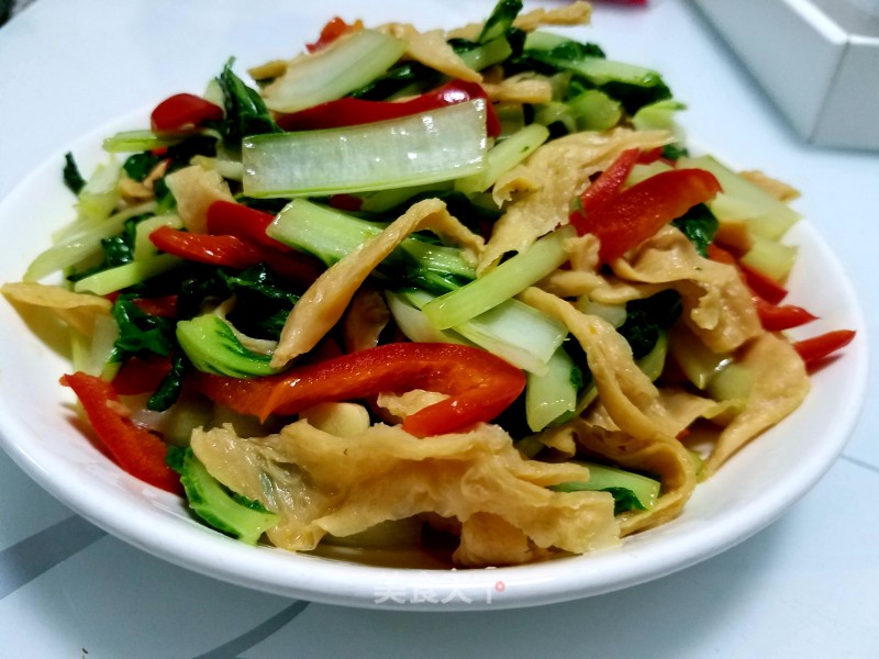 Vegetarian Chicken Wings and Red Pepper Stir-fried Chinese Cabbage recipe