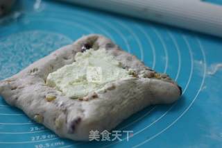 #aca烤明星大赛#walnut Cheese Whole Wheat Bun recipe