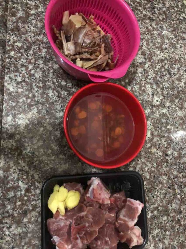 Octopus and Lotus Seed Pork Bone Porridge recipe