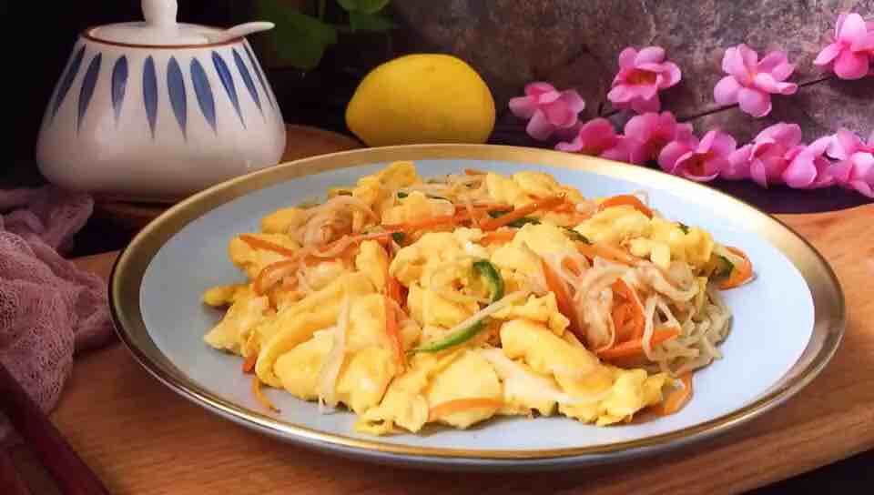 Fried Eggs with Enoki Mushroom recipe