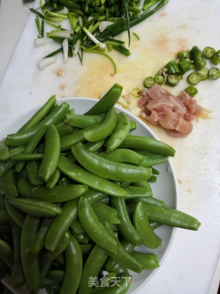 Stir-fried Sweet Beans with Chicken recipe