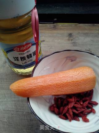 Carrot Goji Berry Honey Juice recipe