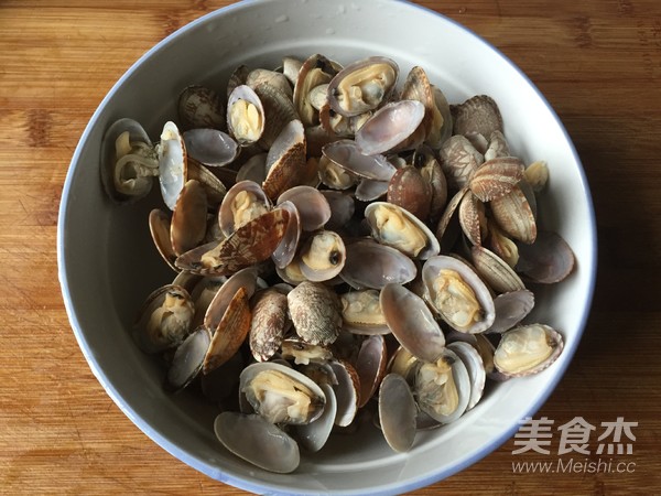 Stir-fried Clams with Shiitake Sauce recipe