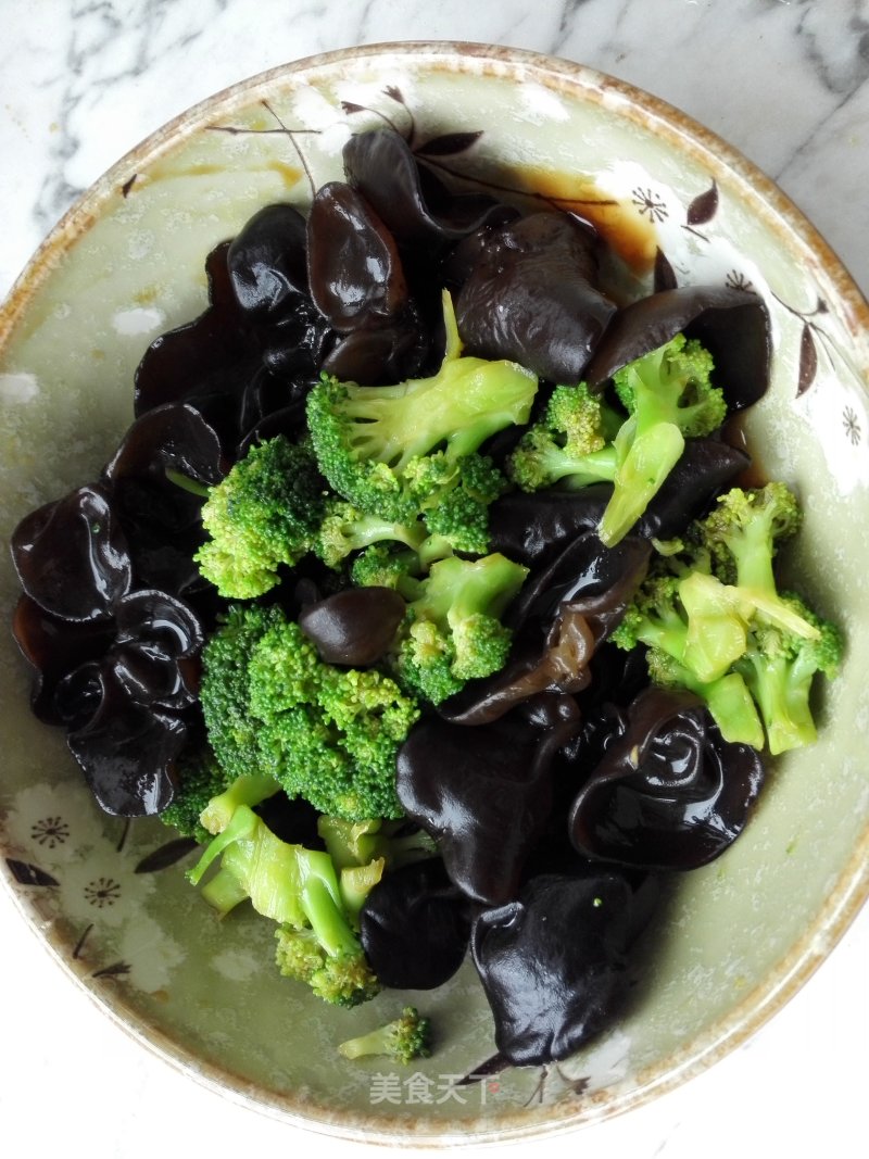 Broccoli with Fungus recipe