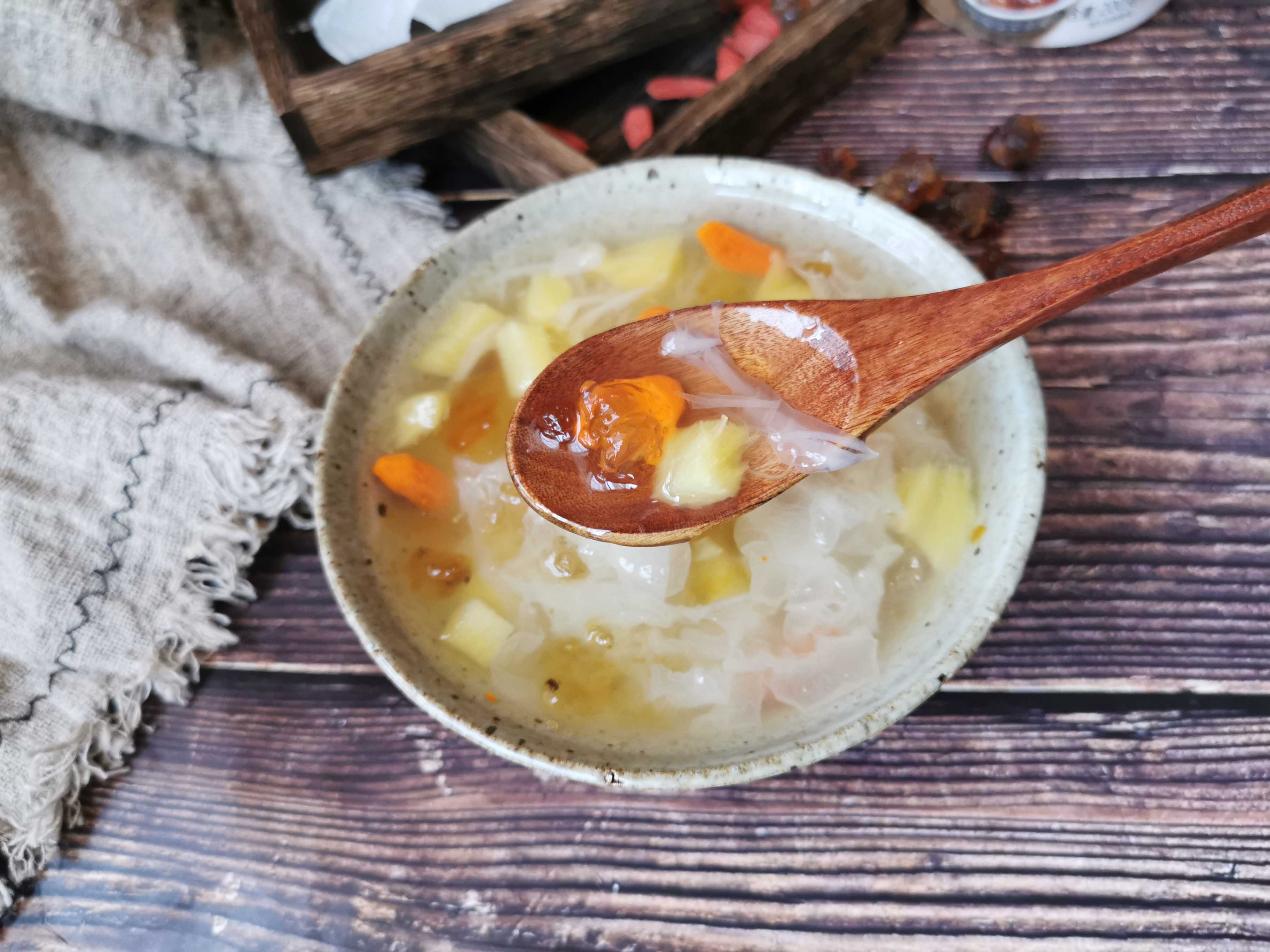 Peach Gum Tremella Pineapple Soup recipe