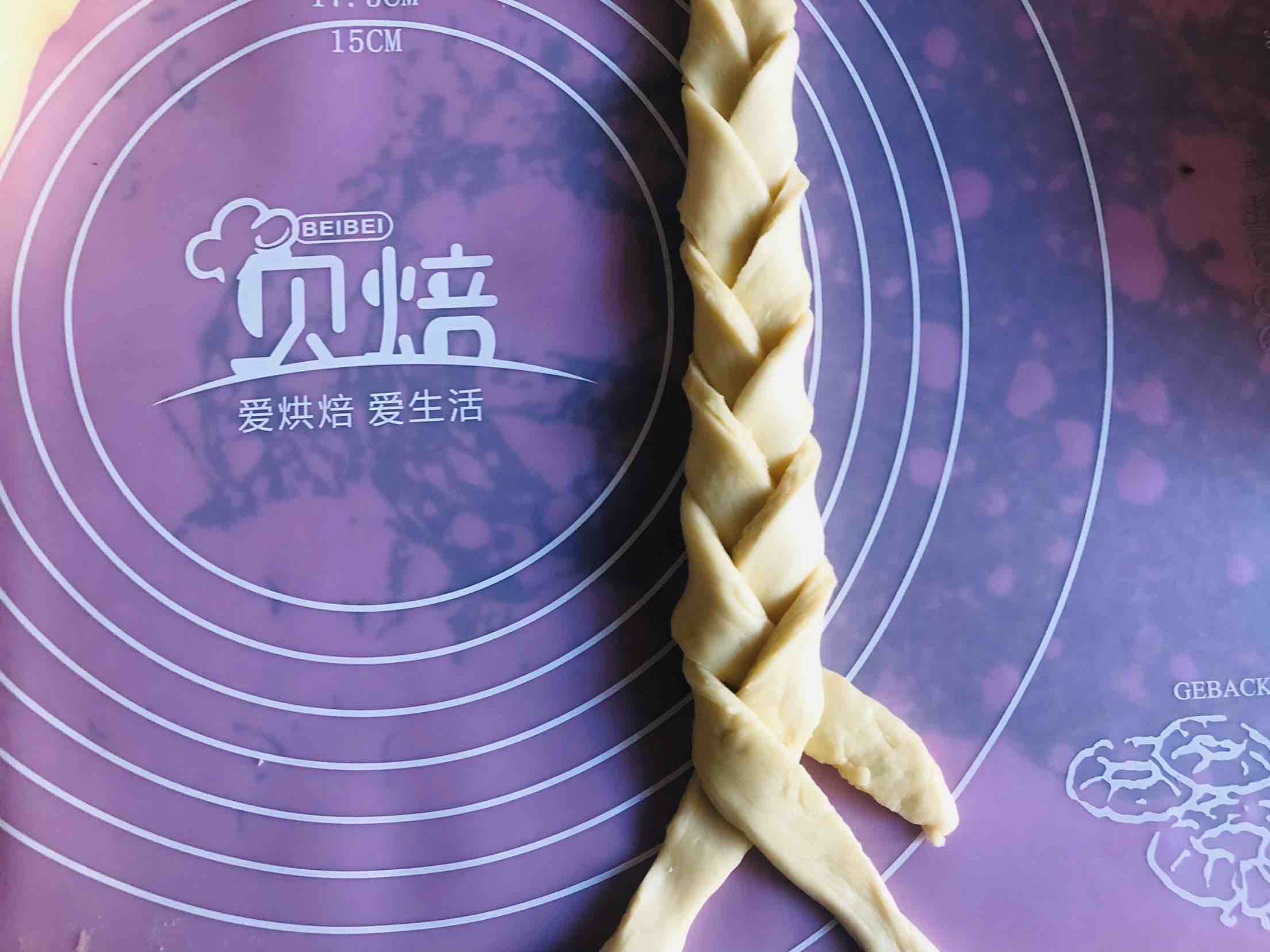 6 Three-strand Red Bean Paste Braided Bread recipe