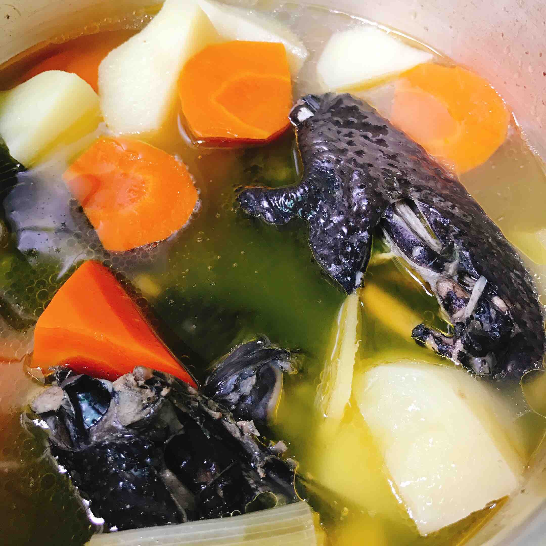 Carrot Stewed Black-bone Chicken Soup recipe