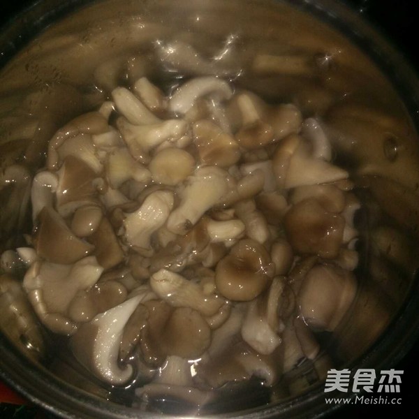 Stir-fried Mushrooms with Lean Pork recipe