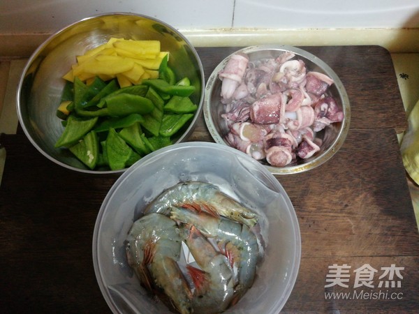 Stir-fried Seafood with Green Pepper recipe