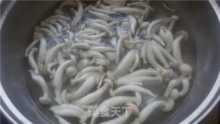 Stir-fried White Mushrooms with Fungus and Green Onions recipe