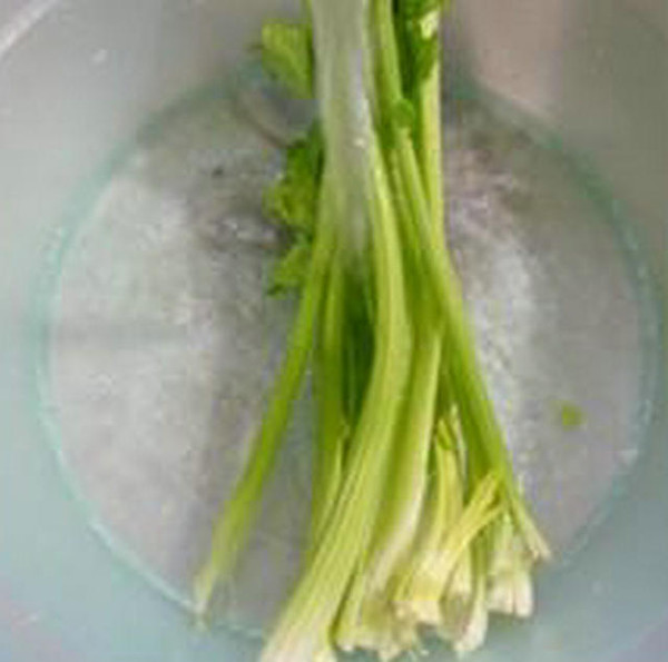 Fried Udon Noodles with Shrimp and Celery recipe