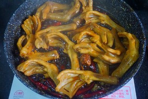 Sauce-flavored Duck Feet recipe