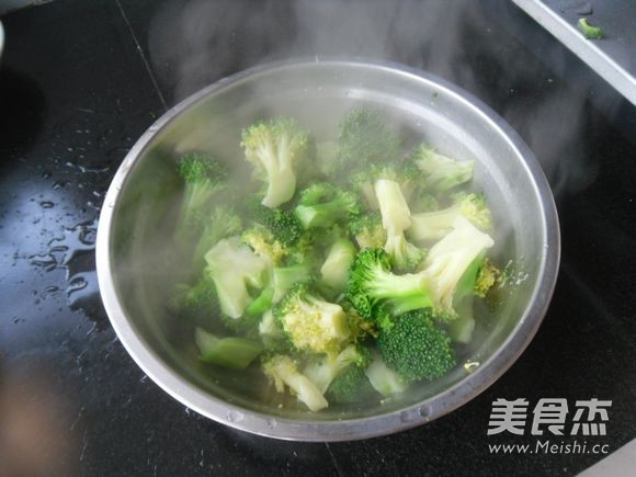 Broccoli with Thousand Island Sauce recipe