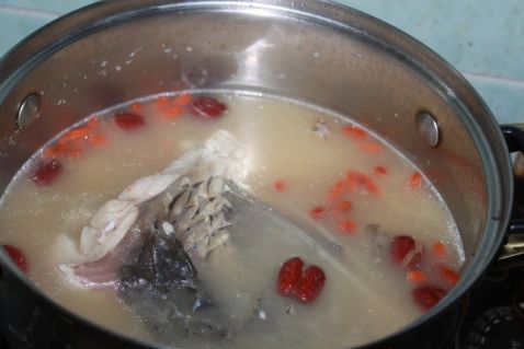 Red Dates, Wolfberry, Carp Tail Soup recipe