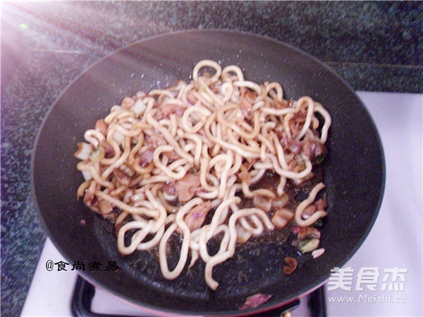 Stir-fried Udon Noodles with Lean Meat and Oyster Sauce recipe