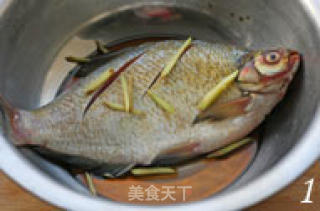 Home-cooked Dishes Should Also Pay Attention to Color Matching with Double Pepper Fried Fish recipe