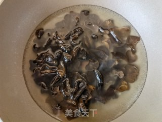 Snow Peas and Onion Mixed Fungus recipe