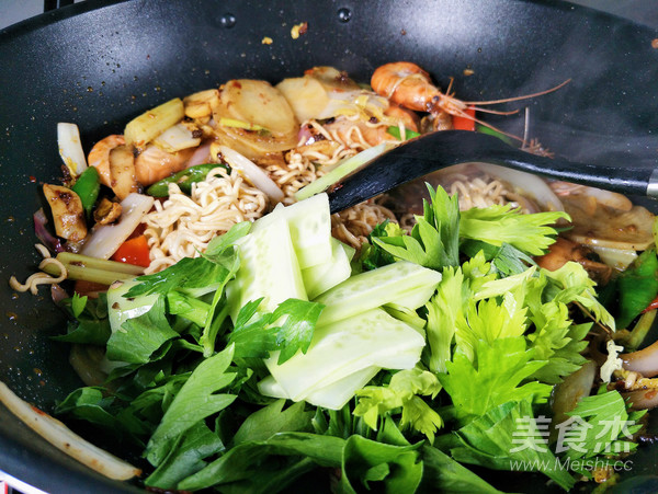 Instant Noodle Fragrant Pot Shrimp recipe