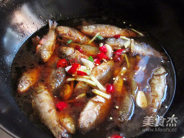 Bawang Supermarket丨mixed Fish Stewed Small Bean Cakes recipe