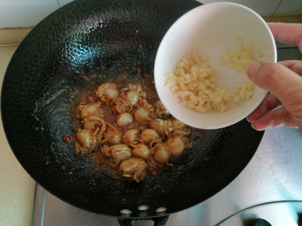 Noodles with Garlic Scallop Sauce recipe