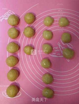 Cantonese-style Coconut Milk Fragrant Mooncakes recipe