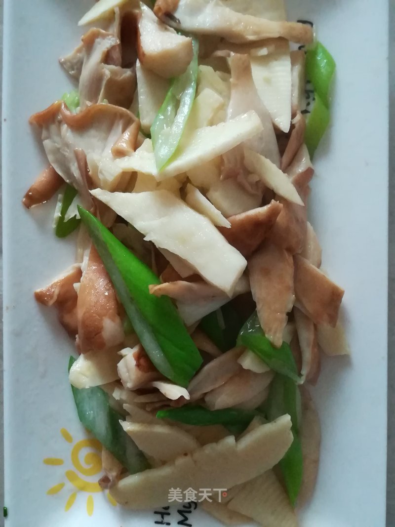 Stir-fried Bamboo Shoot Mushroom with Bamboo Shoots recipe