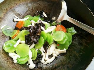Stir-fried White Jade Mushroom with Lettuce recipe