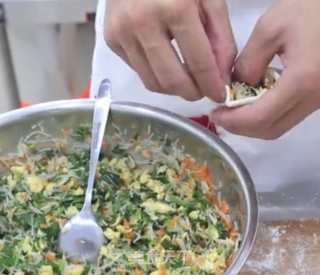 This Way, The Buns are Thin and Filled! Wuzhen Powder Spinach, Carrot and Egg Buns, Light and Nutritious, Full of Aroma, Super Simple! recipe