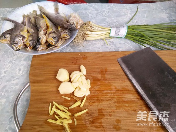 Braised Small Yellow Croaker recipe